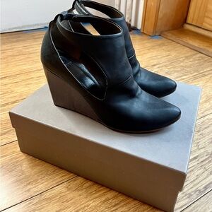 Rare COCLICO Jory Black Leather Wedge Shoes